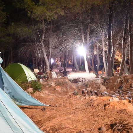 The Sea Cave Camping Otel Himarë Dış mekan fotoğraf