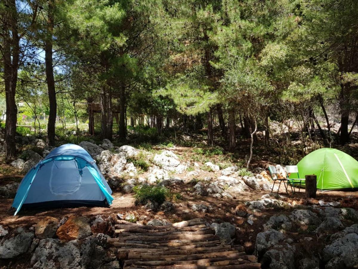 The Sea Cave Camping Otel Himarë Dış mekan fotoğraf