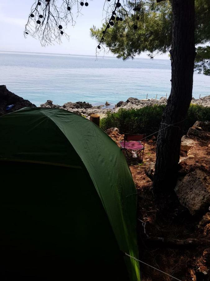 The Sea Cave Camping Otel Himarë Dış mekan fotoğraf