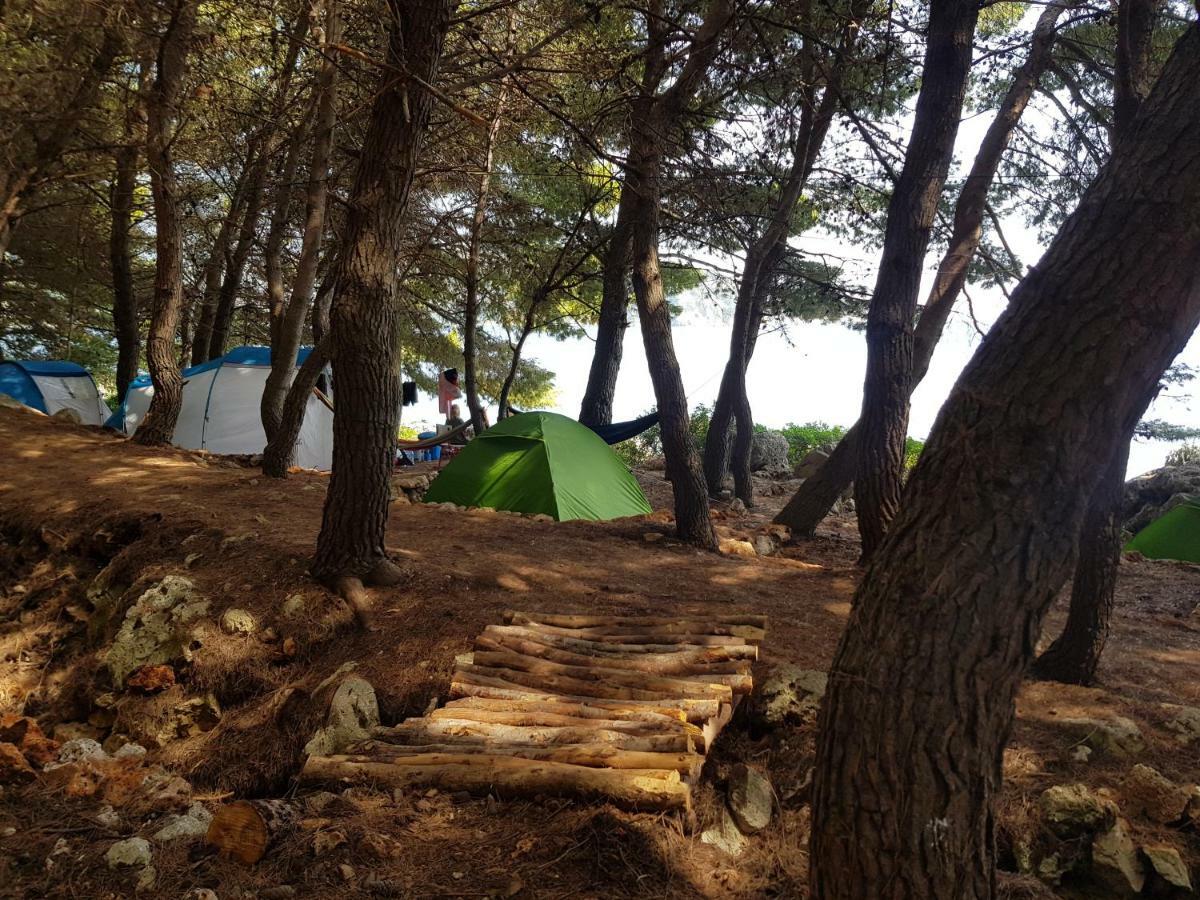 The Sea Cave Camping Otel Himarë Dış mekan fotoğraf