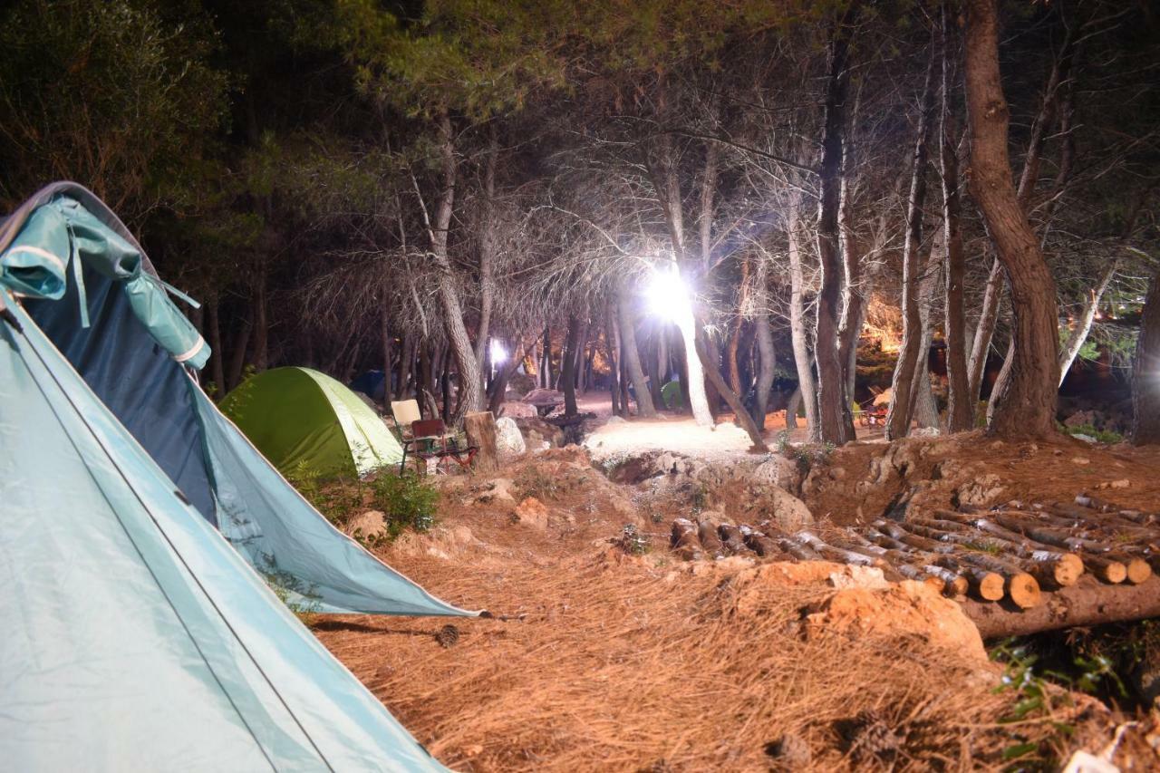 The Sea Cave Camping Otel Himarë Dış mekan fotoğraf