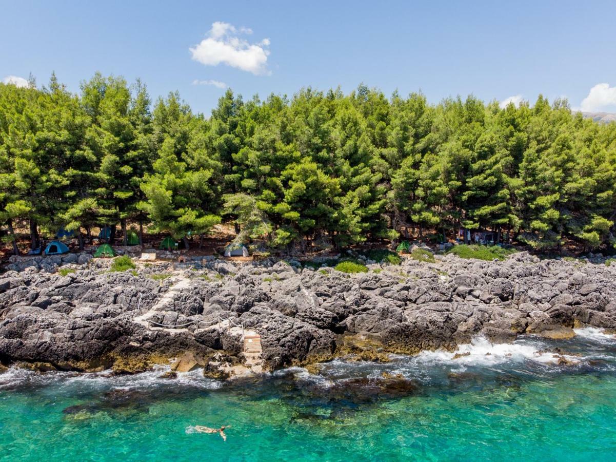 The Sea Cave Camping Otel Himarë Dış mekan fotoğraf