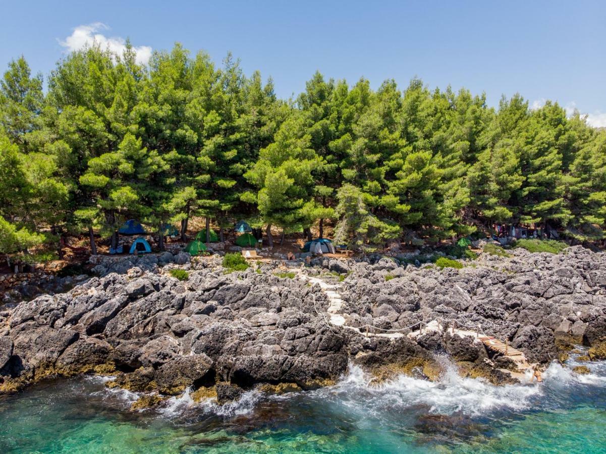 The Sea Cave Camping Otel Himarë Dış mekan fotoğraf