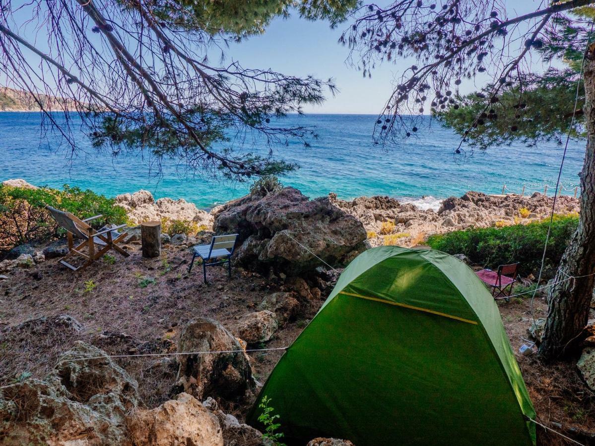 The Sea Cave Camping Otel Himarë Dış mekan fotoğraf