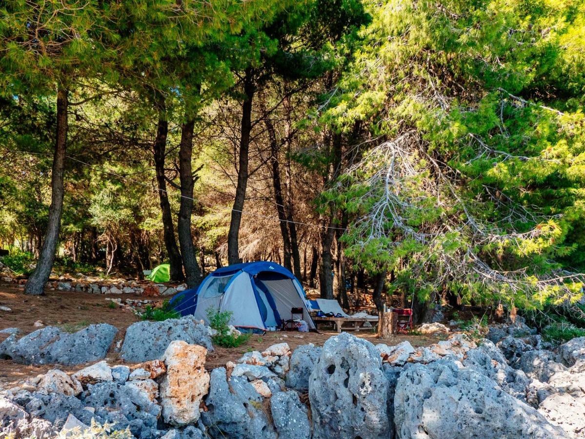 The Sea Cave Camping Otel Himarë Dış mekan fotoğraf