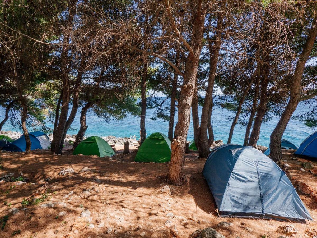 The Sea Cave Camping Otel Himarë Dış mekan fotoğraf